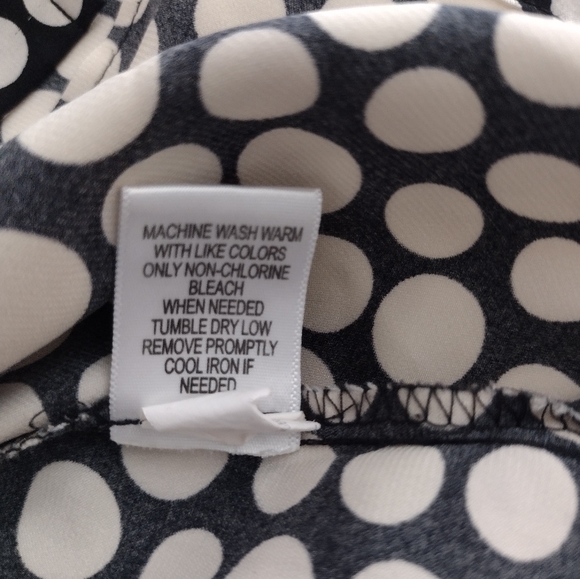 π€π€ Apt 9 Polka dot button down blouse π€π€ - Picture 5 of 6